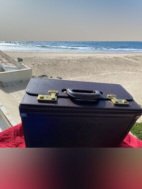 Do you like something special? This unique suitcase for you👌